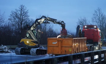 Студеното време предизвика повеќе несреќи и затворање на училишта во Германија