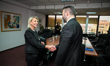 Министерот за економија и труд Дурмиши се сретна со хрватската амбасадорка Тигањ