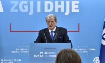 Бериша пред утрешниот масовен протест: Му велам на Рама, ако си маж, утре остани во канцеларија 