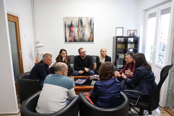 Културната соработка во фокус на средбата на министерот Љутков со претставници на Шпанско-македонското културно здружение „Сонце“