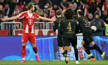 Аугсбург го шокираше Баерн и му го нанесе првиот пораз