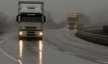 Traffic: Partly wet roads reported nationwide with light snow in Popova Shapka