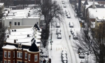 Најмалку седум лица загинаа во зимската бура што ги погоди САД