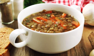 Чорба од леќа и зеленчук