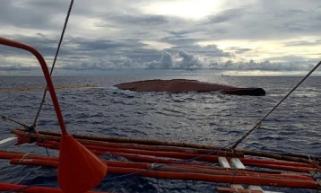 Најмалку 15 луѓе загинаа при потонување на ферибот на Филипини