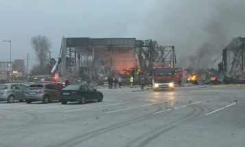 Tre të vdekur, dy të zhdukur ndhe shtatë të lënduar në zjarrin në një fabrikë në qytetin grek Trikalë