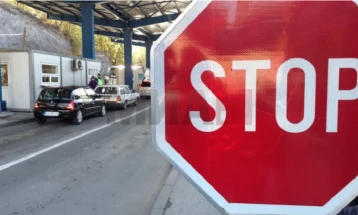 Ndërprerje e qarkullimit transportues në vendkalimet kufitare nga ora 12, MPB do të sigurojë qarkullim të pandërprerë për automjetet e udhëtarëve dhe autobusët