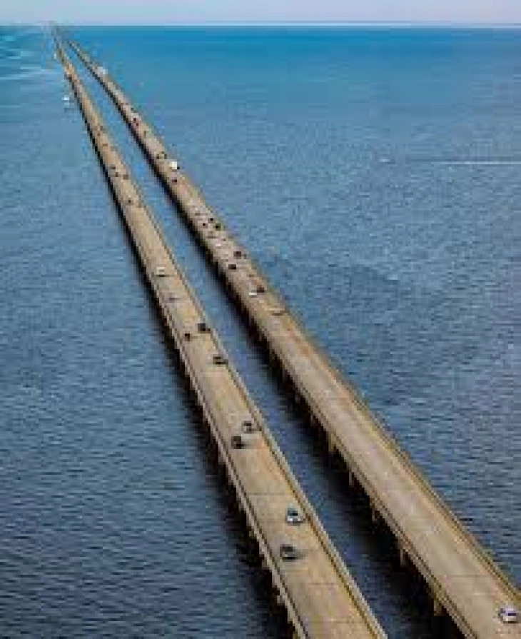 Возачите доживуваат паника на најдолгиот мост на светот- преминот трае до 30 минути