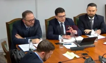 Shqipëria këtë vit nis prodhimin e armëve dhe pajisjeve ushtarake