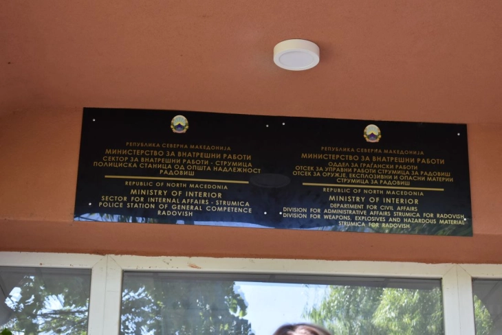 Двајца малолетници запалиле автобус паркиран во дворот на училиште во Радовиш