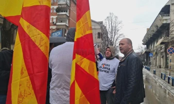 Кумановци што работеа во Ирак и Авганистан повторно на протест пред општинската зграда