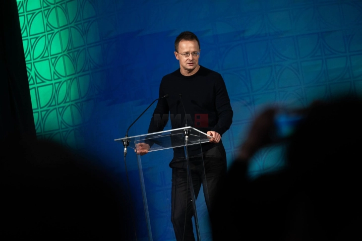 Сијарто: Унгарија ќе тужи пред Судот на правдата на ЕУ поради забраната за увоз на руски гас