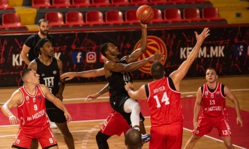 ТФТ го „чува“ првото место