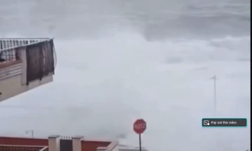 На југот на Италија прогласена вонредна состојба по минатонеделната дводневна бура