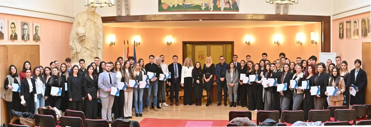 УКИМ: Осумдесет и двајца студенти минатиот семестар ја завршија Програмата за изучување на холокаустот  