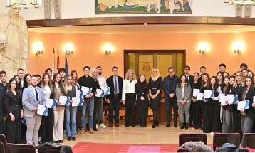 УКИМ: Осумдесет и двајца студенти минатиот семестар ја завршија Програмата за изучување на холокаустот  