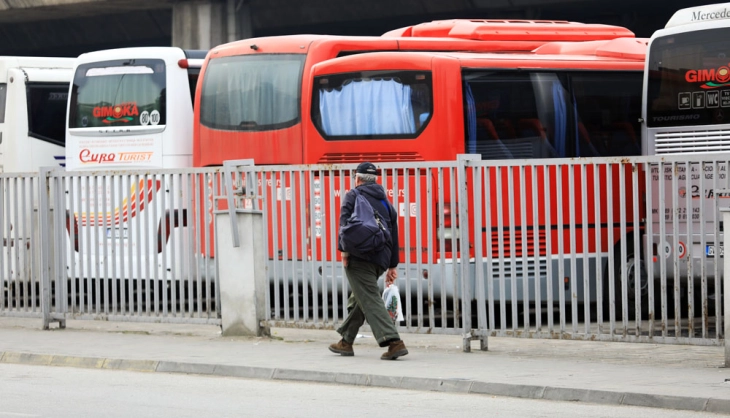 Автобуските превозници ќе се приклучат на протестите на камионџиите ако не се најде поволно решение 