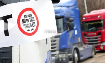 Товарниот сообраќај трет ден блокиран,  ако нема решение запира и меѓународниот автобуски превоз