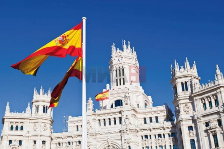 Шпанија ќе го легализира престојот на околу 500.000 имигранти