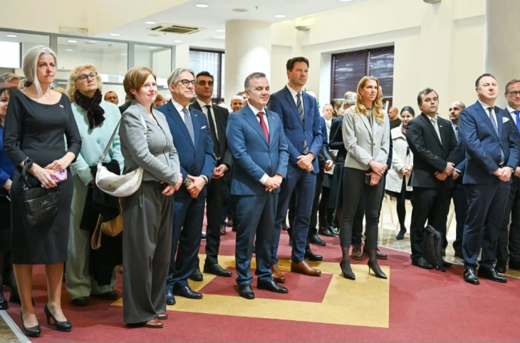 Димитровски: Остануваме цврсто посветени на борбата против антисемитизмот, искривувањето на историските факти и негирањето на Холокаустот