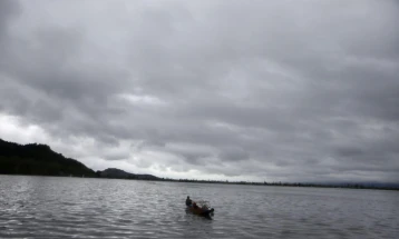 Oблачно, кон крајот на денот дожд и снег
