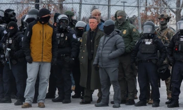 Извештај: Двајца полицајци пукале кон Прети во убиството во Минеаполис