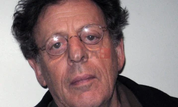 Филип Глас ја откажа премиерата на новата симфонија во Кенеди центарот поради новото раководство