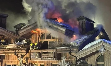 Пожар во луксузен хотел на француските Алпи