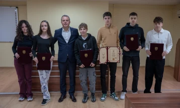 Герасимовски: Наградата „Феникс“ е силна порака дека Центар ги вреднува знаењето, талентот и истрајноста