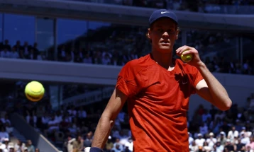 Синер го победи Шелтон и си закажа полуфинале на АО со Ѓоковиќ