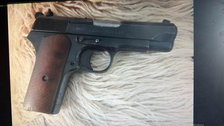 Претреси во село Брвеница, пронајдено оружје и дрога, приведени пет лица