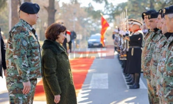 Presidentja Siljanovska Davkova në referim për gatishmëri luftarake të Armatës