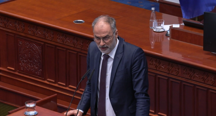 Стоилковиќ: Во Министерството за односи меѓу заедниците тој што прима плата, мора и да оди на работа