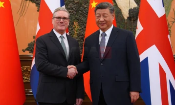 Трамп упати предупредување поради „опасната“ стратегија на Стармер кон Кина