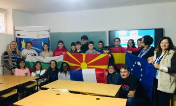 Во Лозово се одржа меѓународна средба од „Еразмус +“ проектот „Младите и екраните-токсична релација“