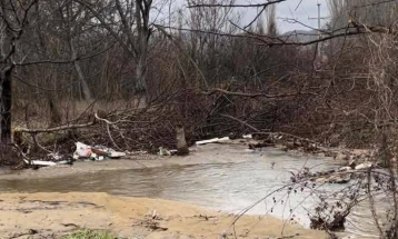 По интервенција на градежната механизација во Виница санирани последиците од обилните дождови