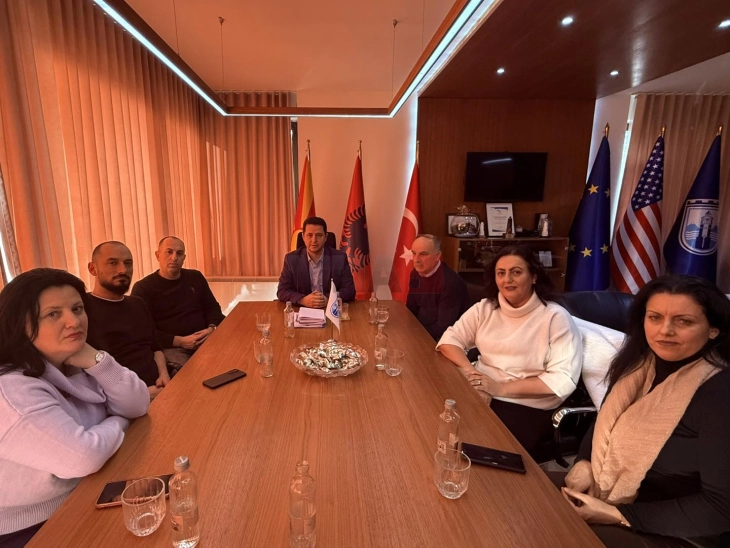 Komuna e Gostivarit: Kryetari Limani arrin marrëveshje me Sindikatën e Pavarur për Arsim, Shkencë dhe Kulturë - Gostivar për pagesën e K-15 për të gjithë mësimdhënësit