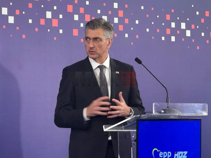 Пленковиќ од собирот на ЕПП во Загреб повика на поголеми демографски напори и конструктивен дијалог со САД