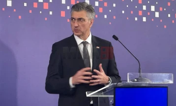 Пленковиќ од собирот на ЕПП во Загреб повика на поголеми демографски напори и конструктивен дијалог со САД