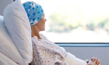 Студија: За поголем профит на фармацевтската индустрија пациентки со рак на дојка примаат лекови без докажана корист