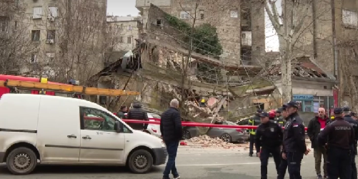 Во Белград се урна напуштен двокатен објект, нема повредени