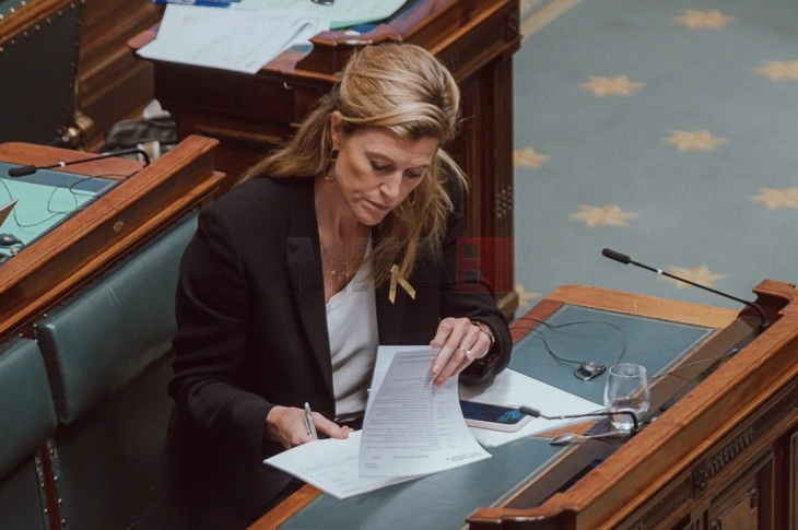 Белгиската министерка Верлинден обвинета за судир на интереси поради доделување тендер на компанија на која ѝ била адвокат