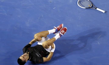 Рекетот на Ѓоковиќ од финалето на АО во 2012 година е продаден за рекордна цена