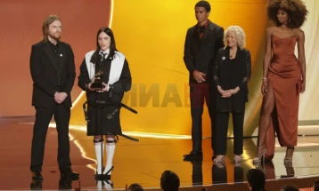 Били Ајлиш: Никој не е нелегален на украдена земја