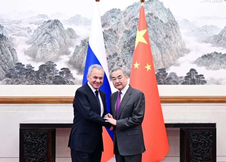 Шефот на кинеската дипломатија оствари стратешки дијалог со секретарот на Советот за безбедност на Русија