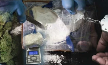 Приведени две лица од Куманово, пронајдена марихуана и дигитална вага