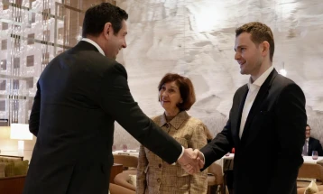 Муцунски и Сиљановска-Давкова во Дубаи се сретнаа со Македонци што живеат и работат во ОАЕ