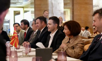 Средба на министерот Муцунски со Македонци кои живеат и работат во Обединетите Арапски Емирати