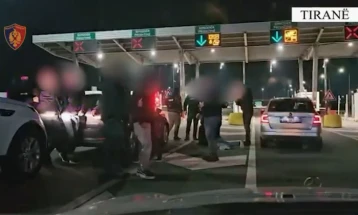 Во Тирана приведен македонски државјанин за шверц на мигранти