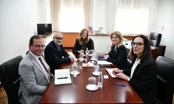 Takim i deputetes Dijana Toska me Filip Marsheto, zëvendësambasador i Francës në vend